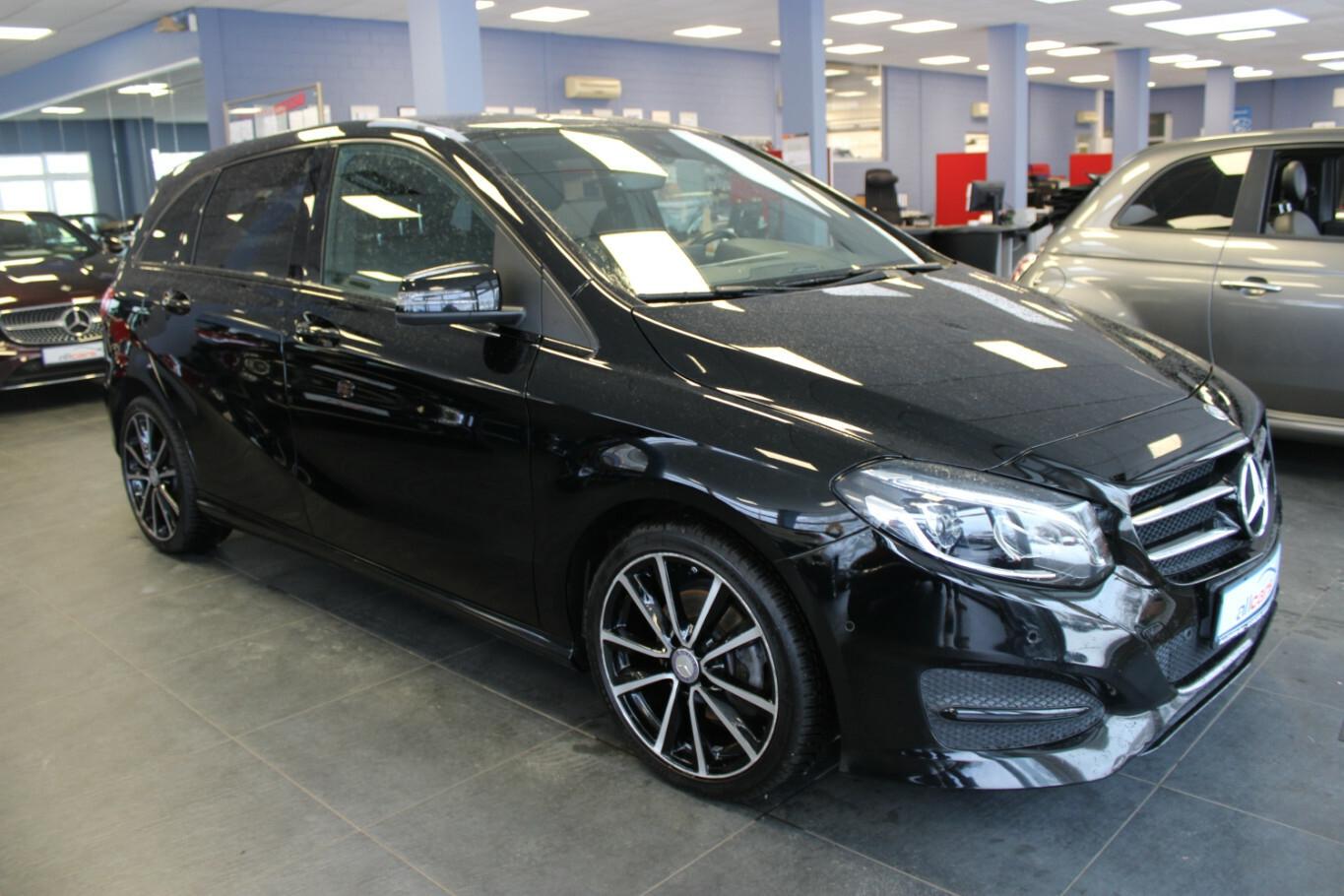 Mercedes-Benz B 180 Urban - Leder - LED - Navi - PDC - SHZ -