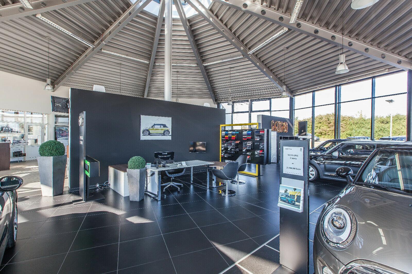 showroom-image-bottom