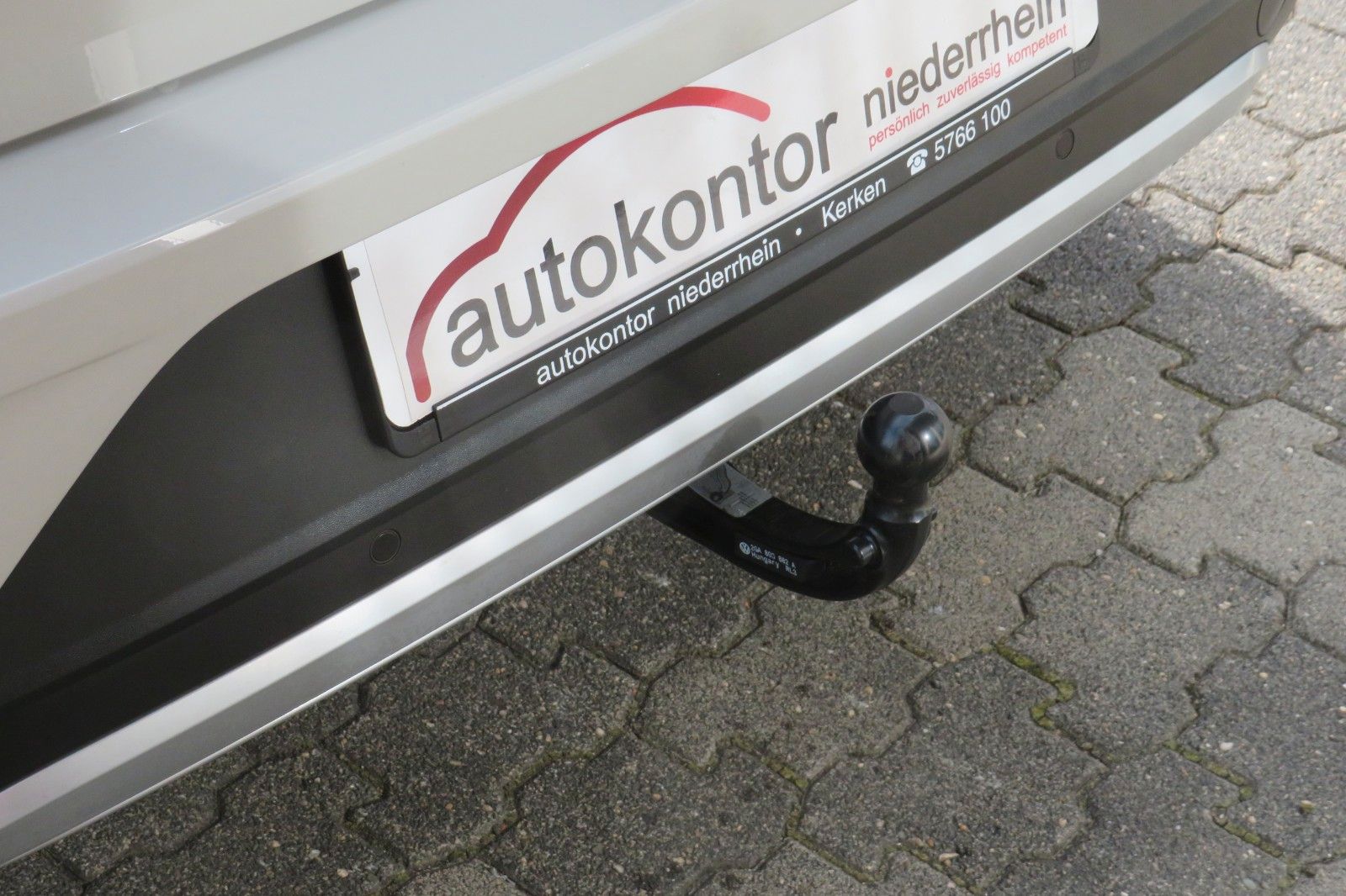 Fahrzeugabbildung Volkswagen T-Roc Life DSG AHK NAVI SITZH. APP-CON. LED 1Hd