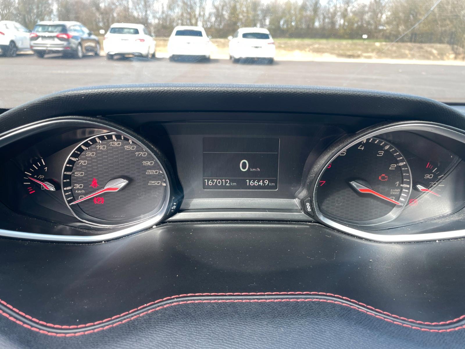Peugeot 308 2015 — photo 22