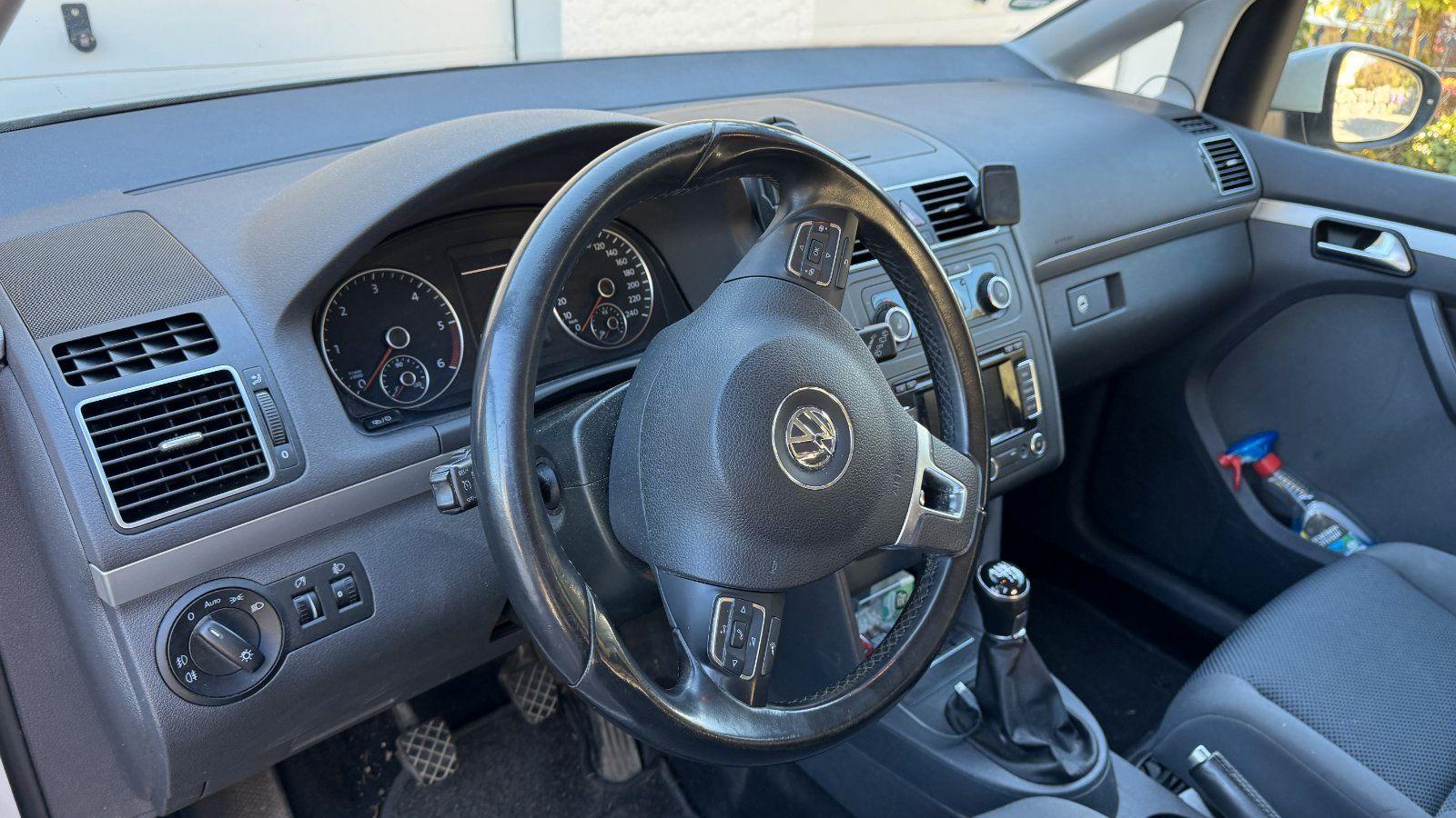Volkswagen Touran 2013 — photo 6