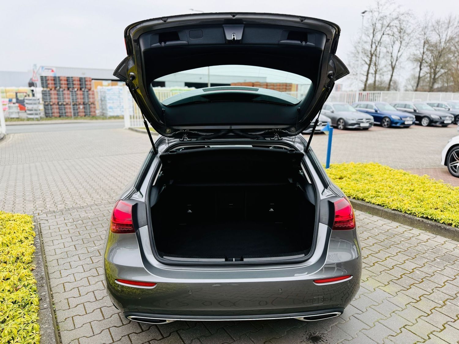 Fahrzeugabbildung Mercedes-Benz A 180 PROGRESSIVE Advanced, Winter, RFK, LED, MB