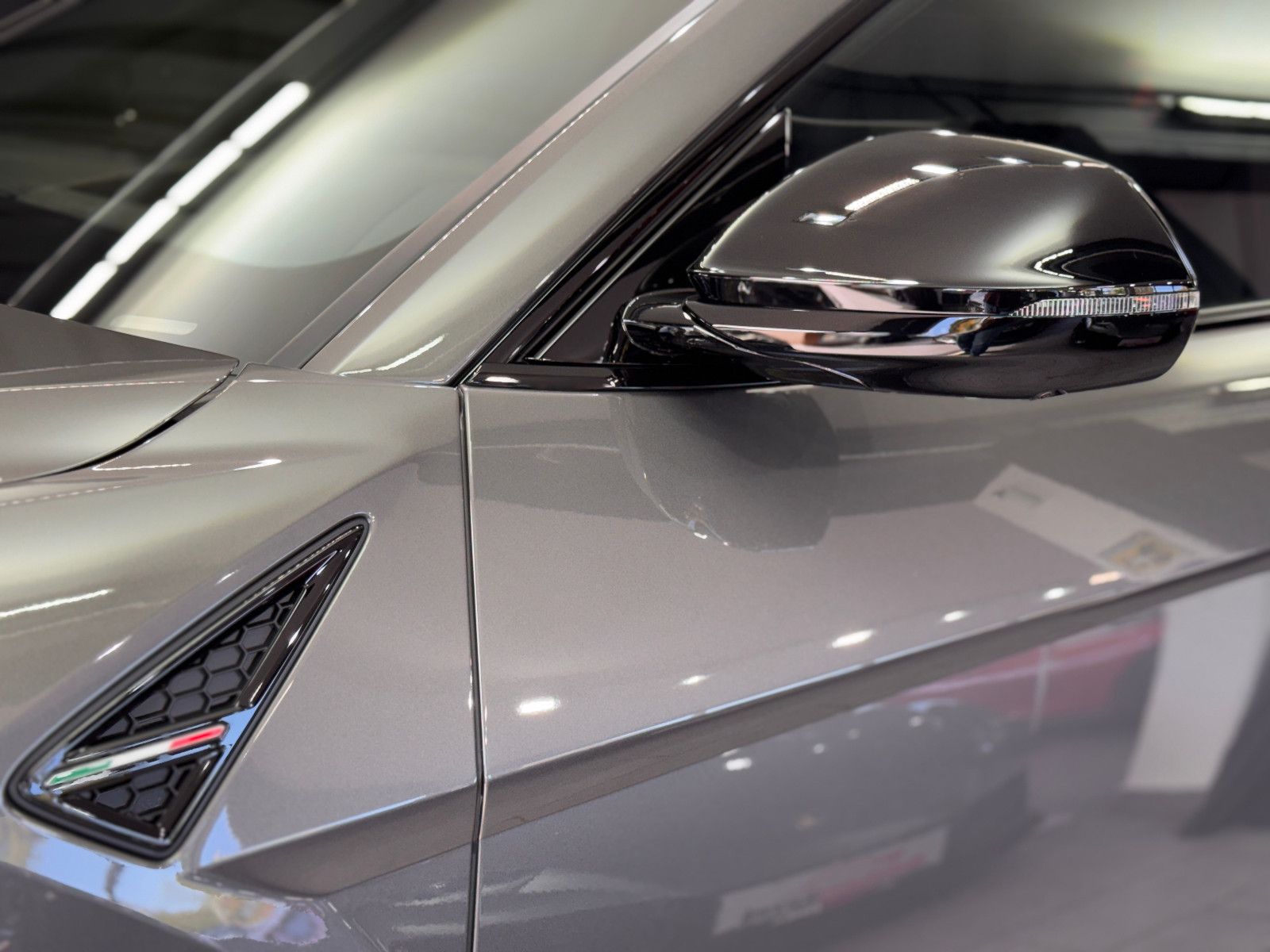 Fahrzeugabbildung Lamborghini URUS SE|BANG/OLUFSEN|PANO|MY25|BLANCO COC