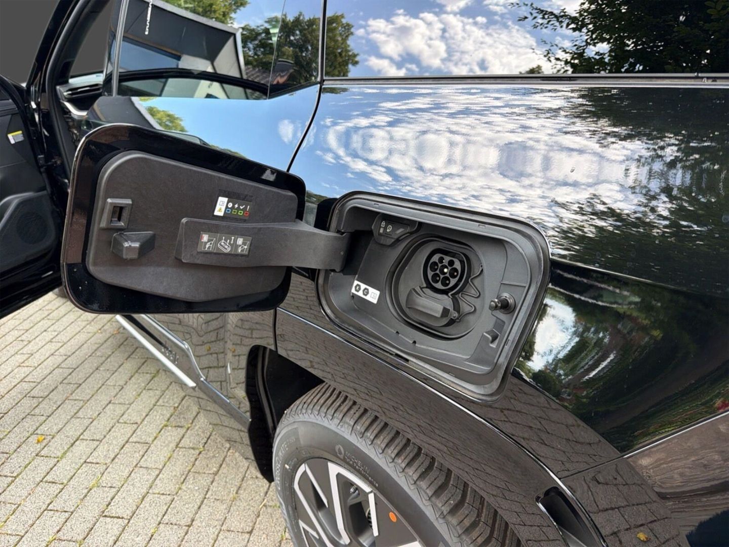 Fahrzeugabbildung Jeep Compass NEW MY26 ELEKTRO FIRST EDITION -VOLL- Pa