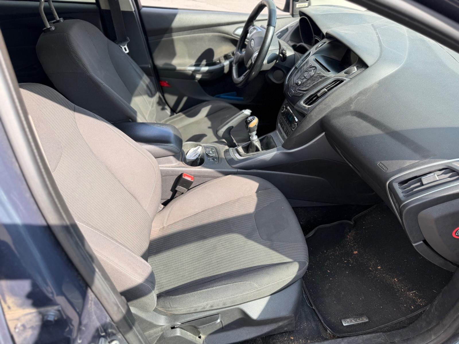 Ford Focus 2014 — photo 9