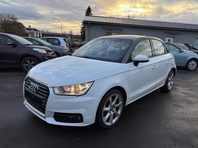 Audi A1 Sportback basis**Navi**Climatronic**