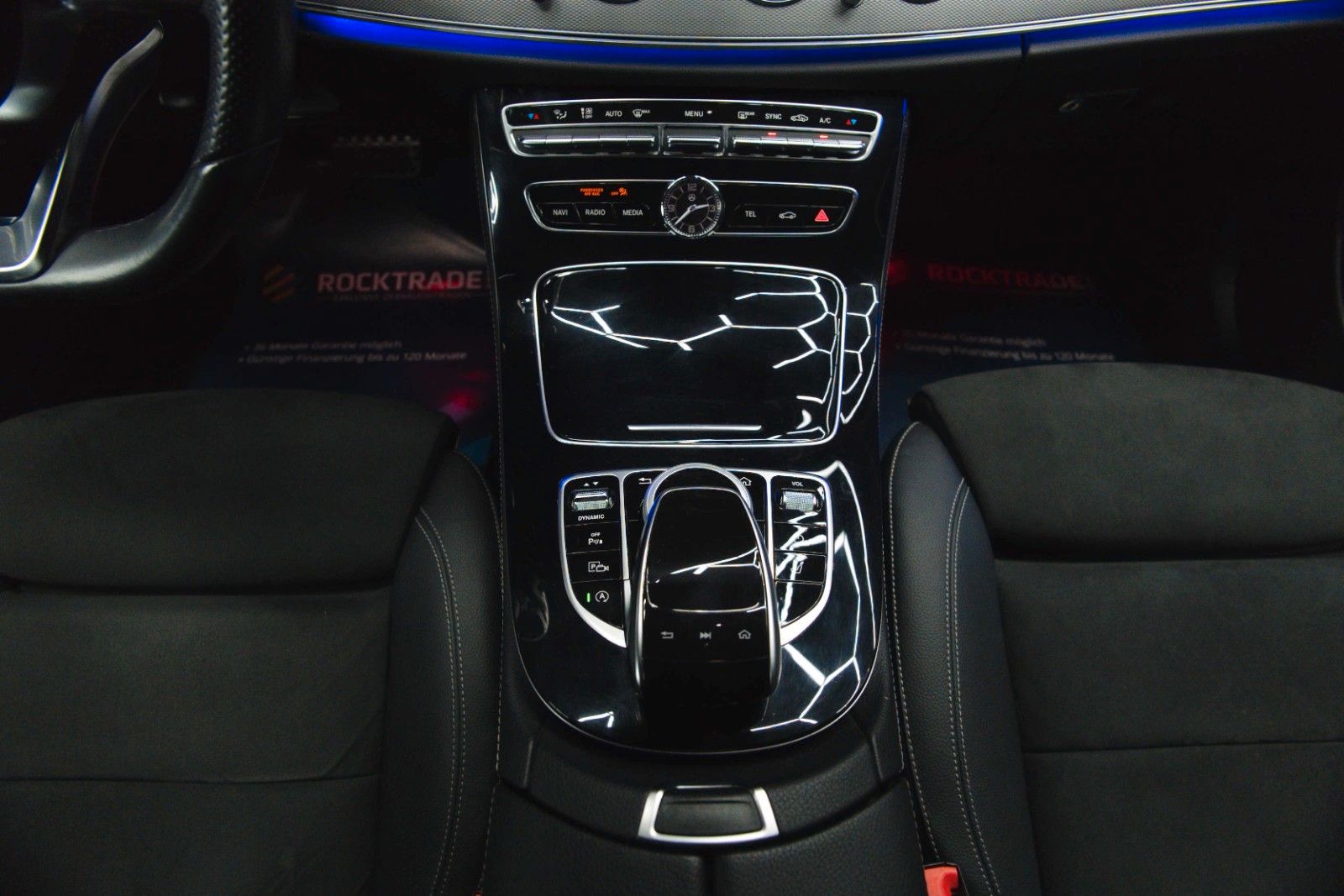 Fahrzeugabbildung Mercedes-Benz E 400d T 4Matic AMG Night-Paket ACC Widescreen