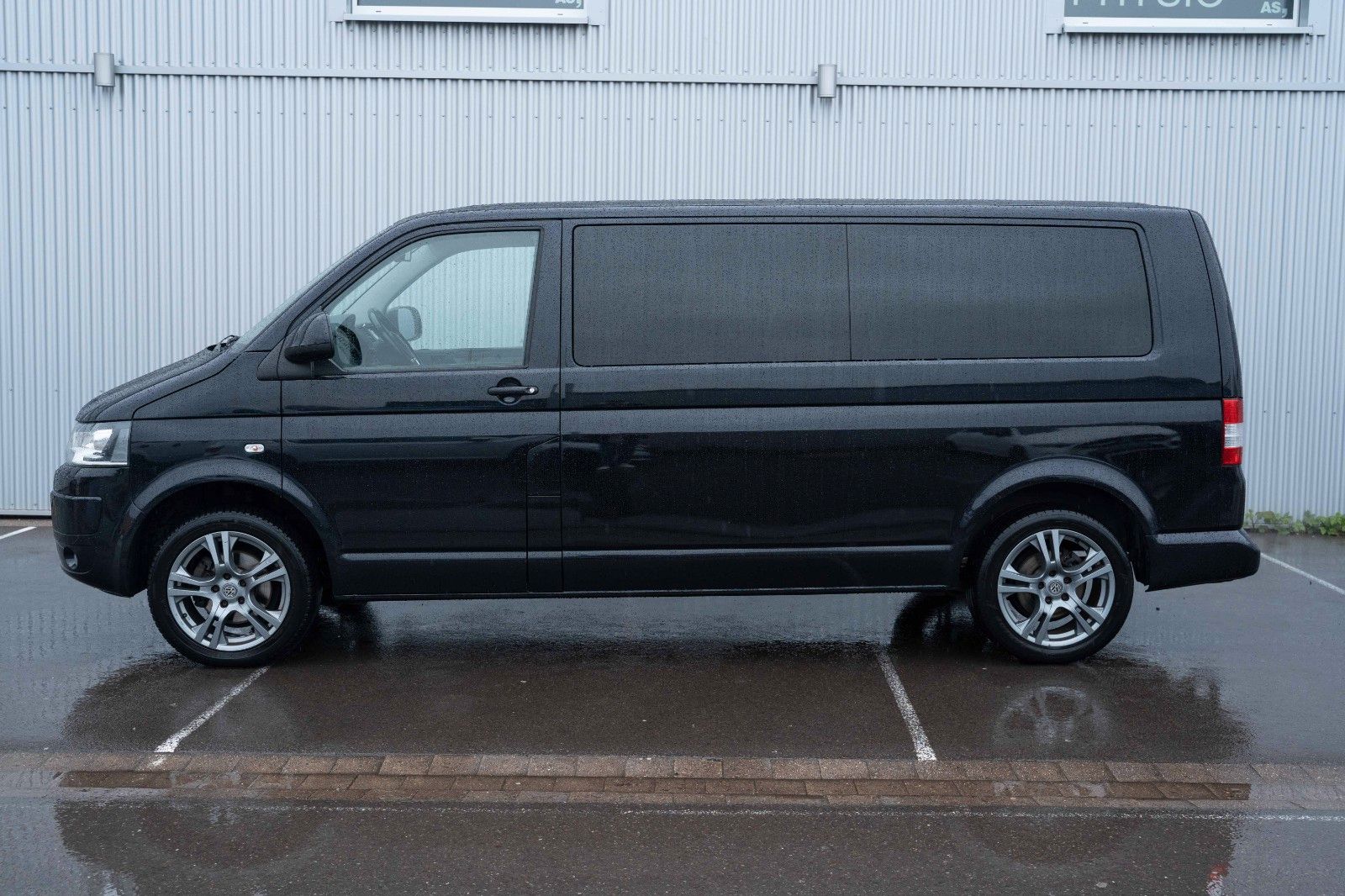 Fahrzeugabbildung Volkswagen T5 2.0 TDI LR XENON KAM. NAV LED STANDH. CARPLAY
