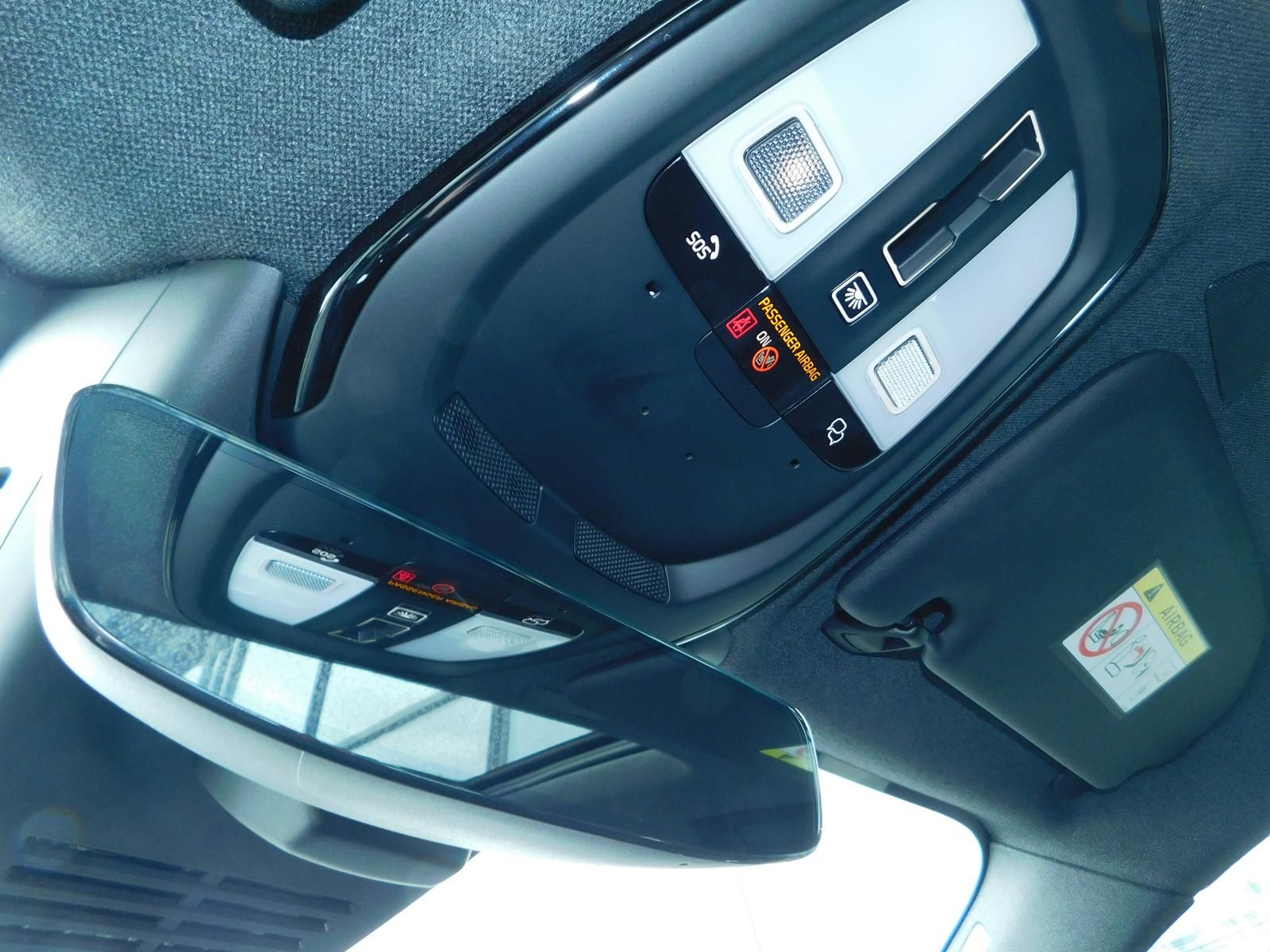 Fahrzeugabbildung Volvo XC40 B3 Ultra Black Editon "Glasdach,360°Cam"