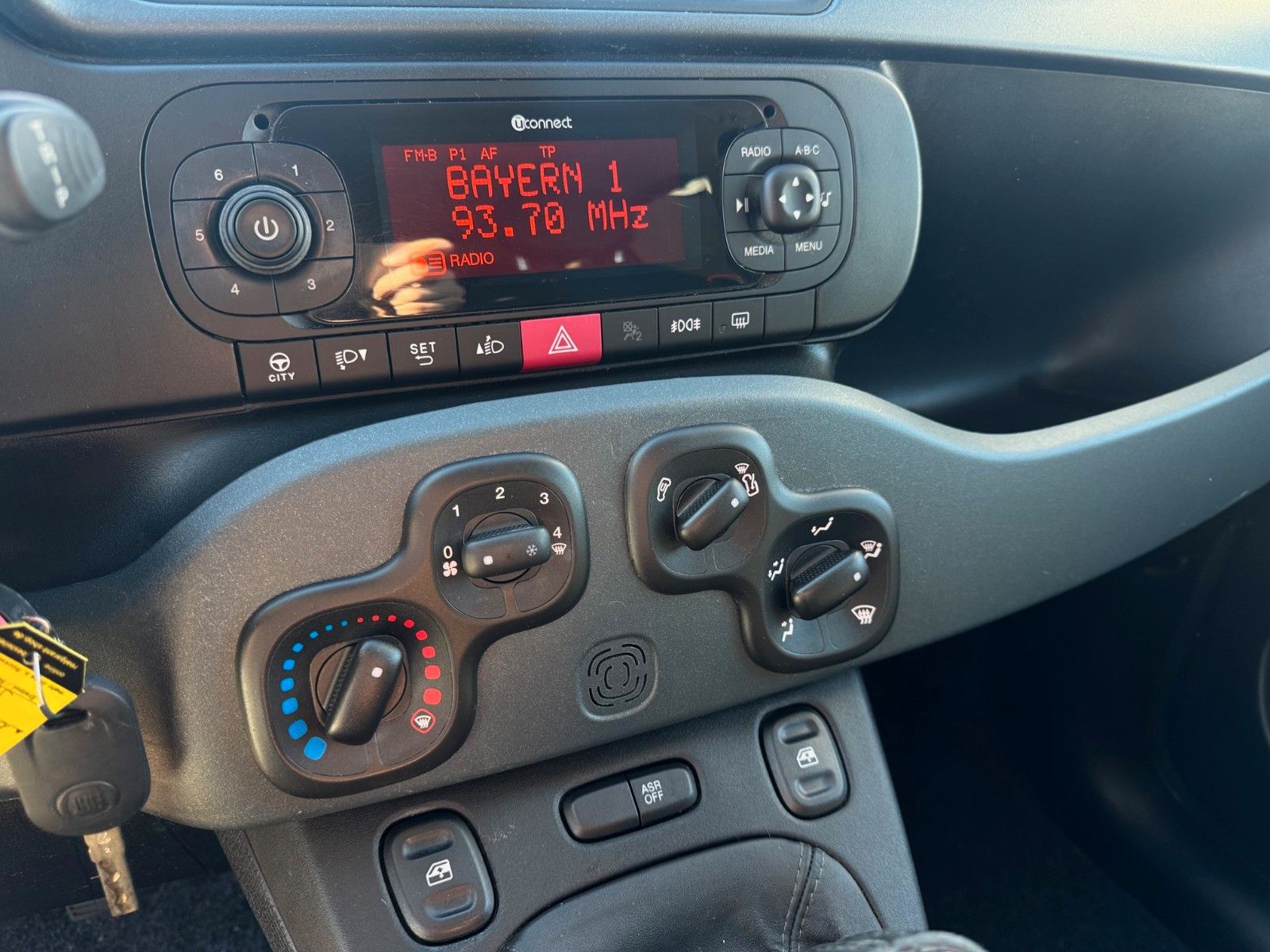 Fahrzeugabbildung Fiat PANDA 1.2 More 69PS USB RADIO KLIMA