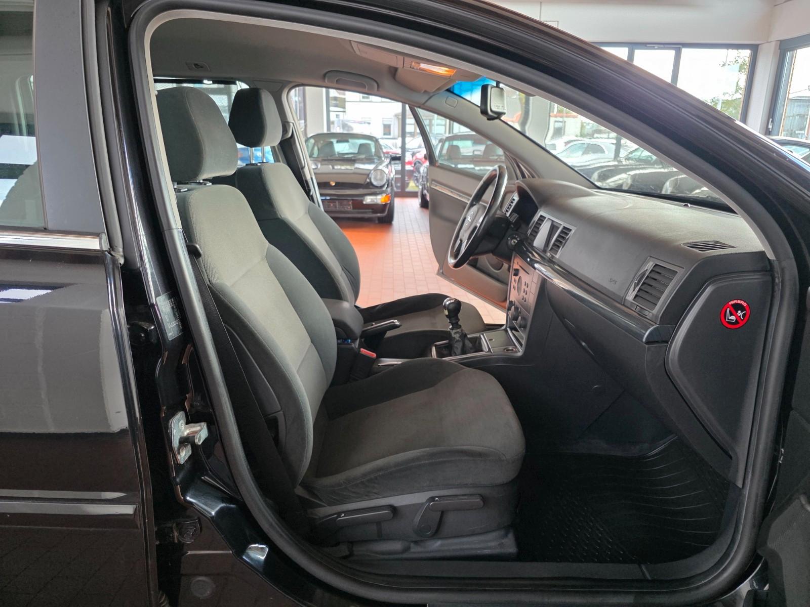 Opel Vectra 2004 — photo 28