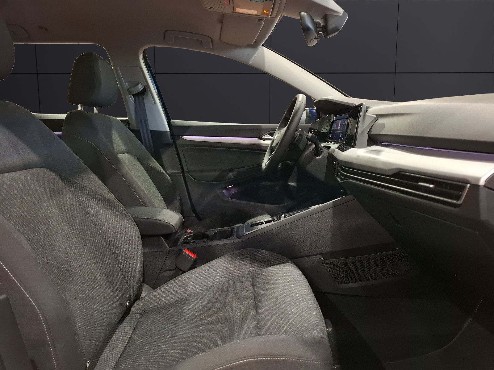 Fahrzeugabbildung Volkswagen Golf VIII Variant eTSI Life DSG LEDplus Navi AID