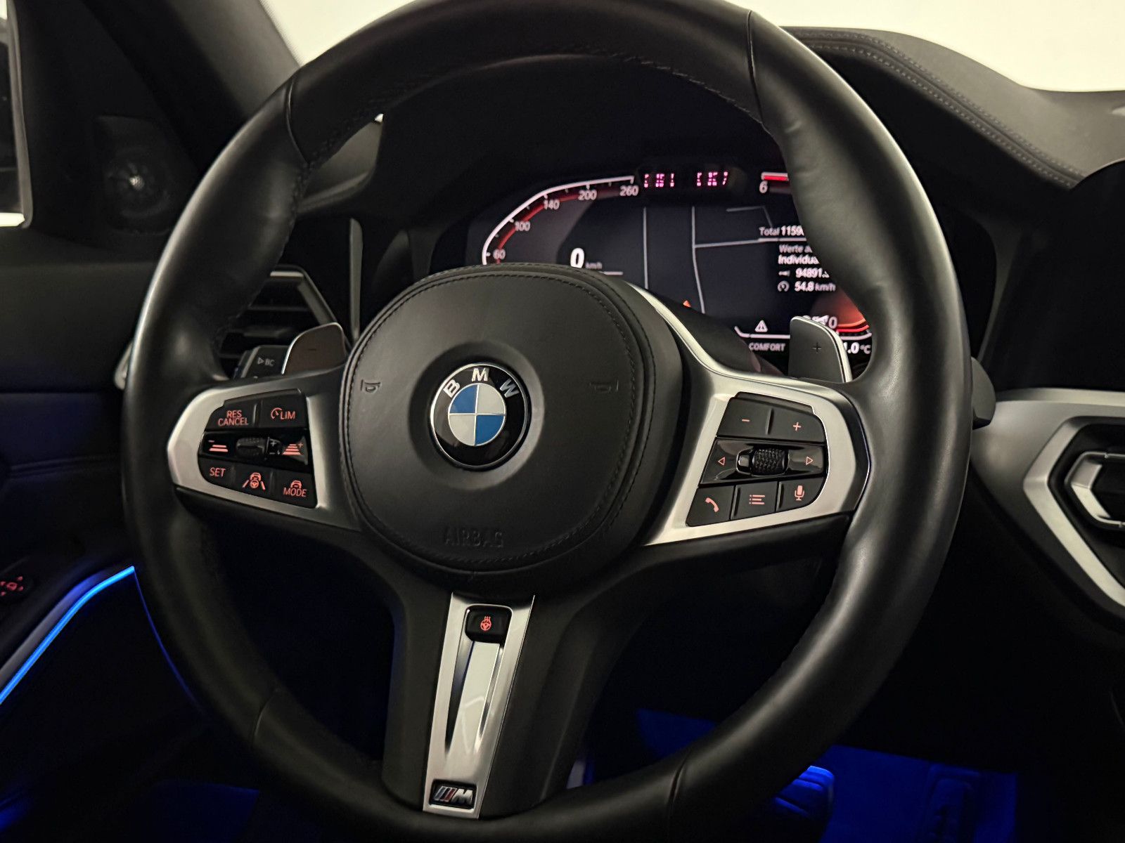 Fahrzeugabbildung BMW 320 d xDrive M SPORT/LED/HuD/H&K/AHK/ACC/VIRCO