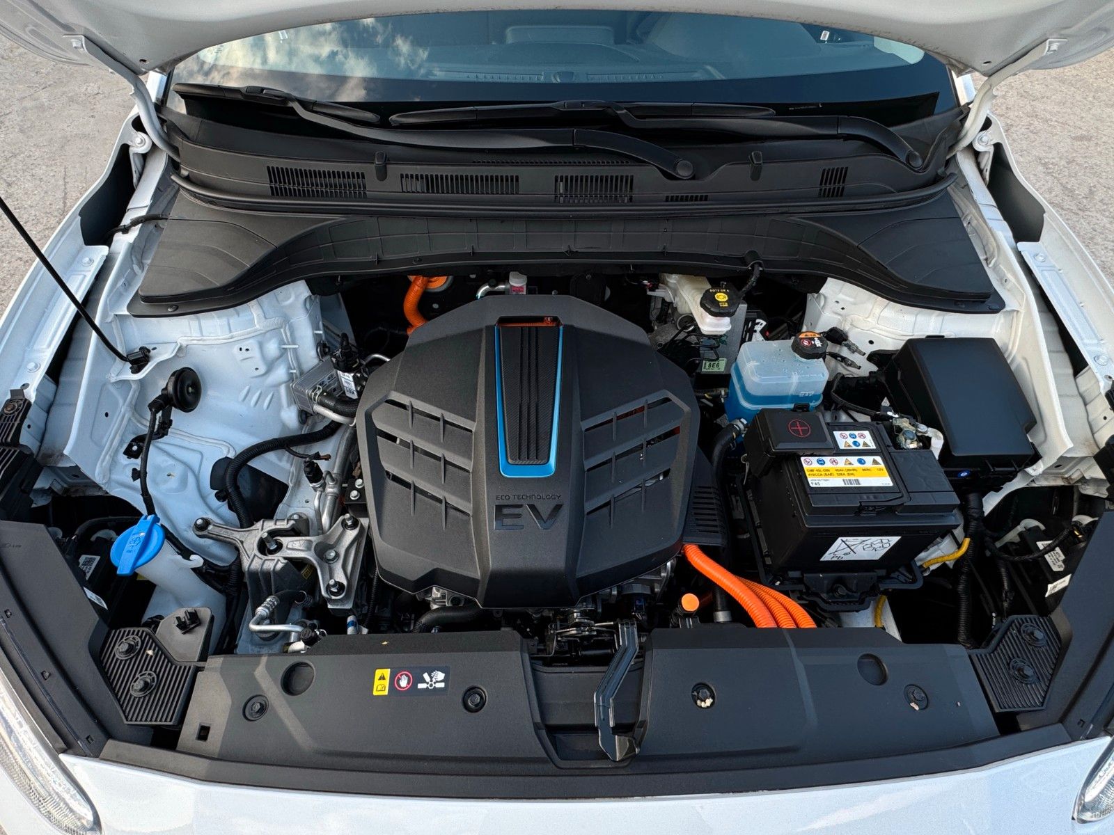 Fahrzeugabbildung Hyundai KONA E Select LKA ACC PDC SHZ LHZ Navi CarPlay