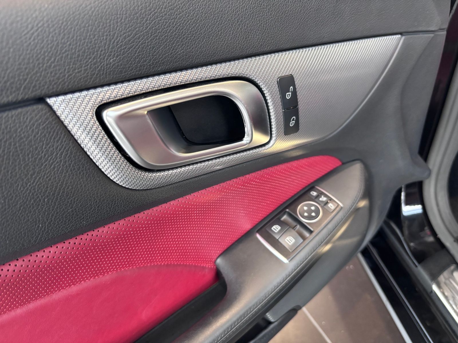 Fahrzeugabbildung Mercedes-Benz SLC 300 9G-Tronic LED NAVI ALU