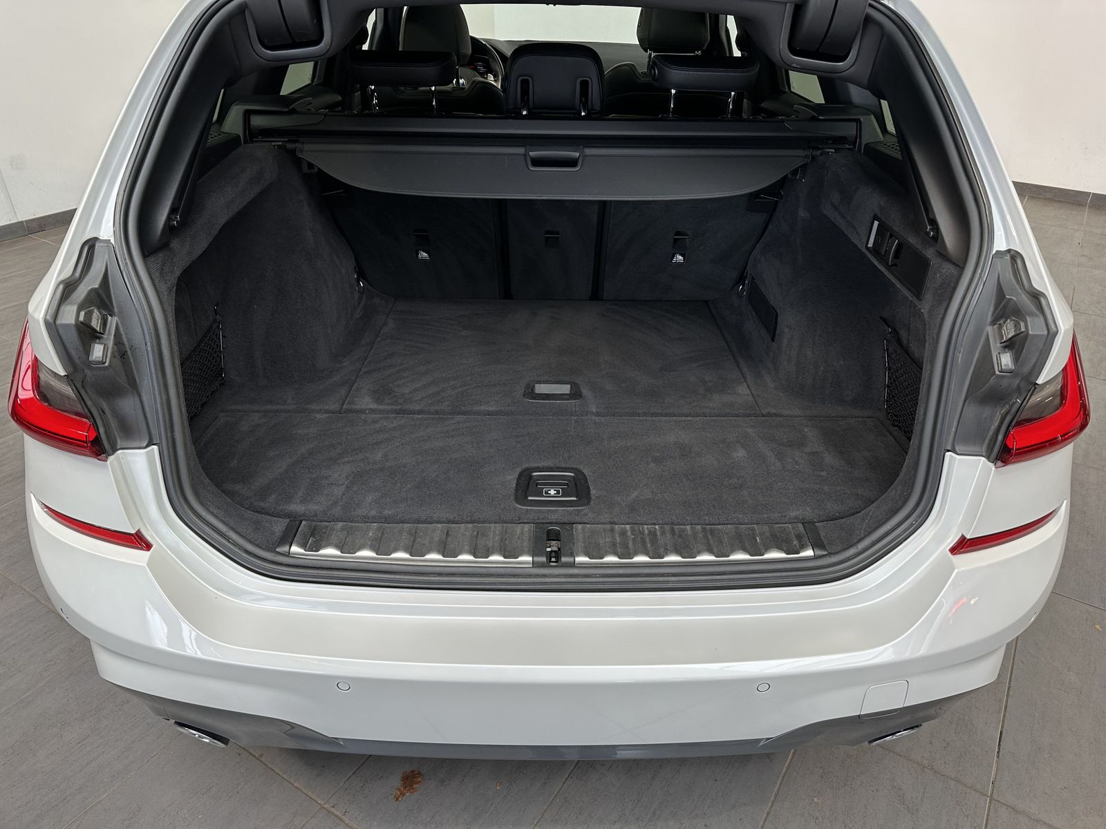 Fahrzeugabbildung BMW 320d Touring M-Sport NAV+LED+PANO+H&K+ACC+360°