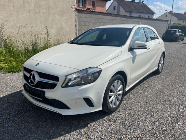 Mercedes-Benz A 180d BlueEfficiency  PDC Navi Tempomat SH