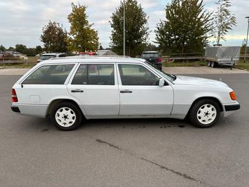 صورة 2 لـ 1990 Mercedes-BENZ C 220