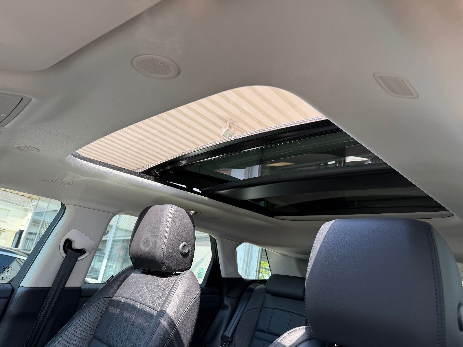 Fahrzeugabbildung Land Rover Range Rover Evoque SE Hybrid /PANO/MERIDIAN/