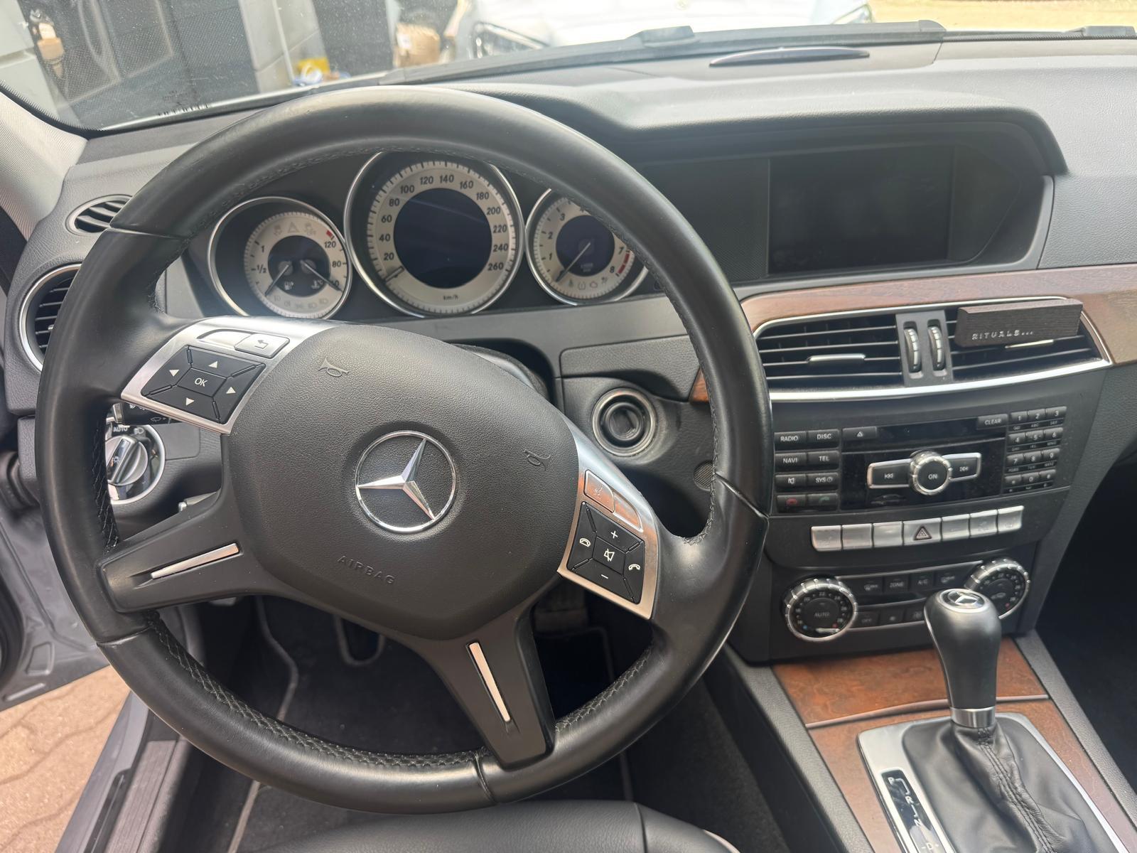 Mercedes-Benz C 180 T-Modell CGI BlueEff Navi Leder Xen AHK