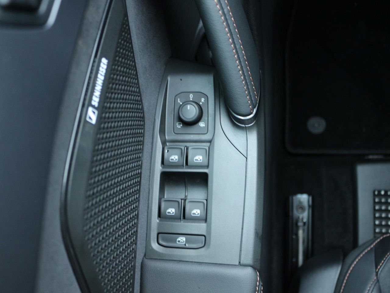 Fahrzeugabbildung CUPRA Formentor 1.5 eTSI DSG 150PS - mit KI generiert/bearbeitet