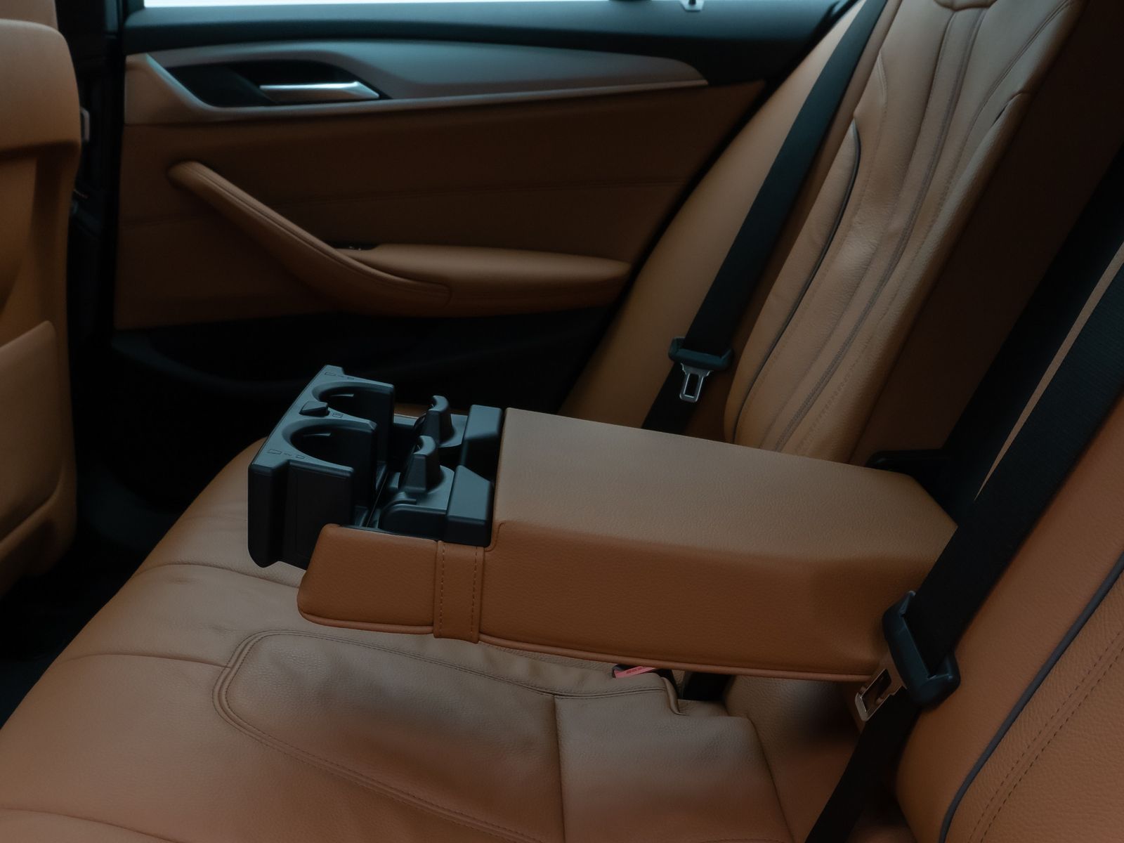 Fahrzeugabbildung BMW 520d Panorama DAB Leder AHK Alarm M Sport 18Zoll