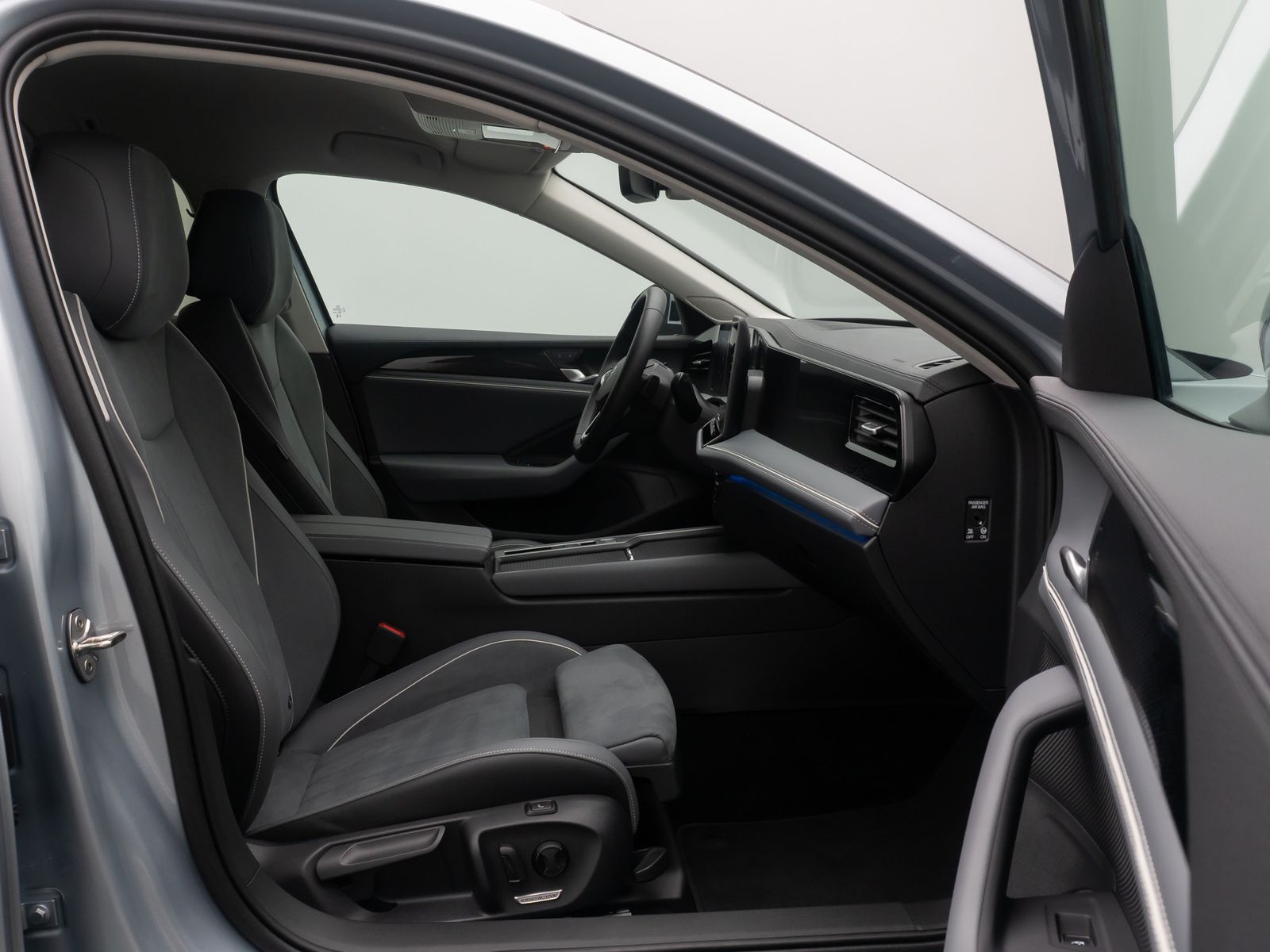 Fahrzeugabbildung Volkswagen Passat 1.5 eHybrid Business 360° AHK ACC Massage