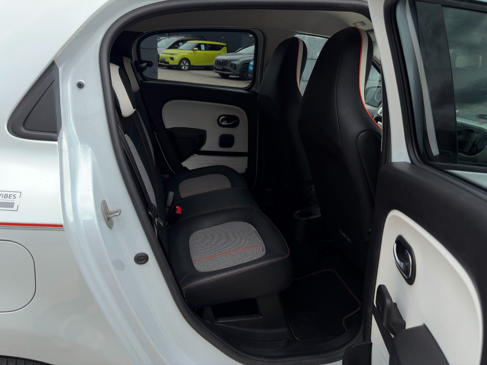 Fahrzeugabbildung Renault Twingo Vibes Electric SHZ CAM BT Temp. CarPlay