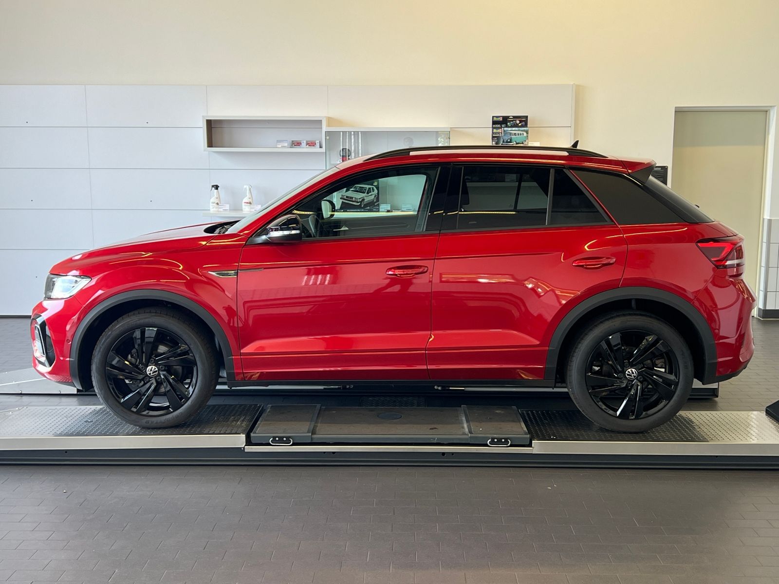 Fahrzeugabbildung Volkswagen T-Roc R-Line 1.5 TSI DSG *Black Style, AHK, LED,