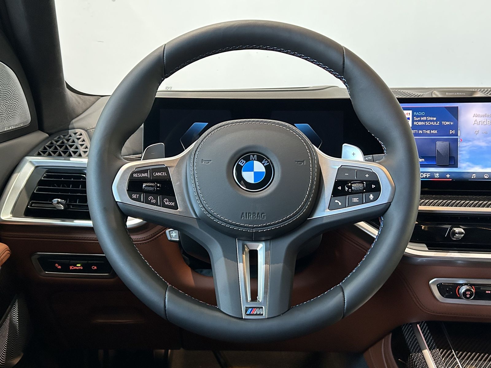 Fahrzeugabbildung BMW X7 M60i xDrive Gestiksteuerung B&W Sky Lounge