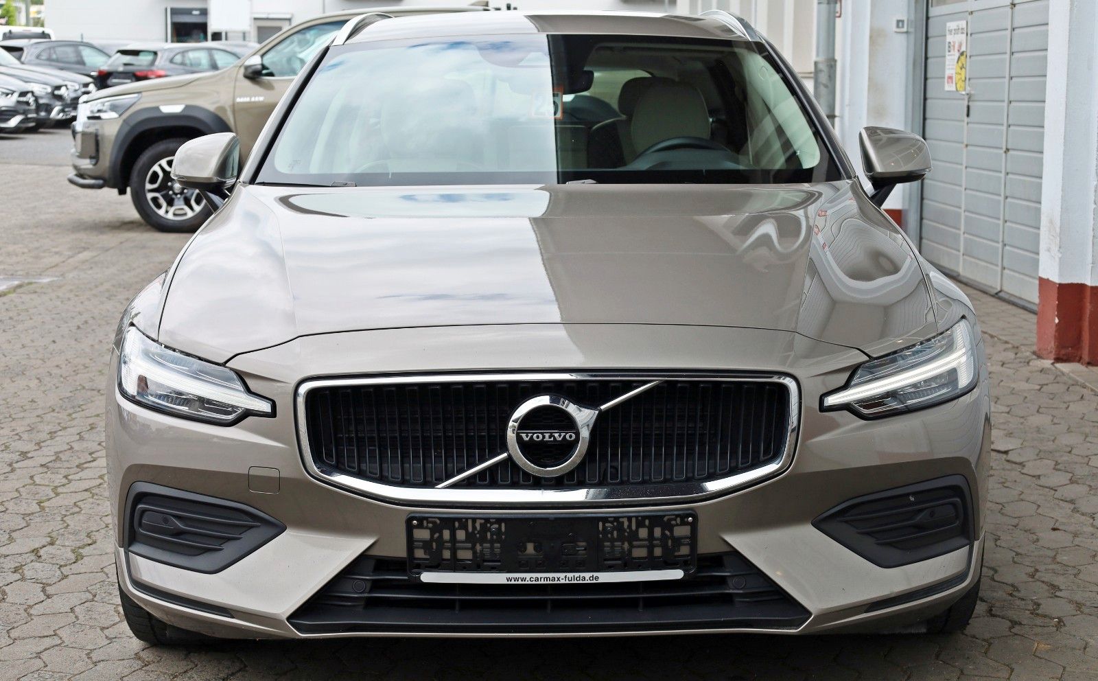 Fahrzeugabbildung Volvo V60 Kombi Momentum Pro T.Leder,Navi,LED,IntelliS