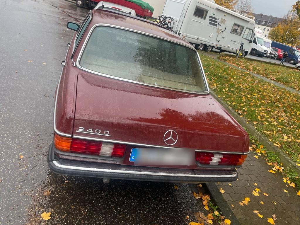 Mercedes-Benz 240