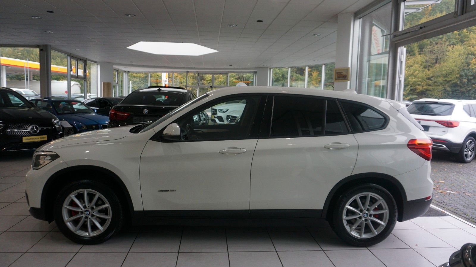Fahrzeugabbildung BMW X1 sDrive 18 i *NAVIGATION*Elektr.Heckklappe*