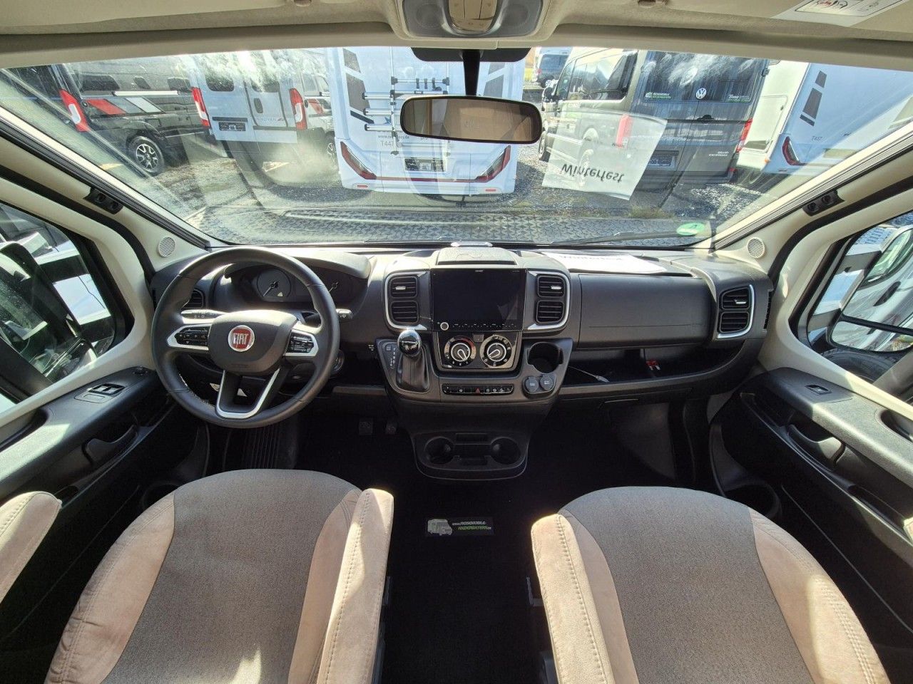 Fahrzeugabbildung LMC Cruiser V 646 G Automatik Navigation TV Sat uvm.