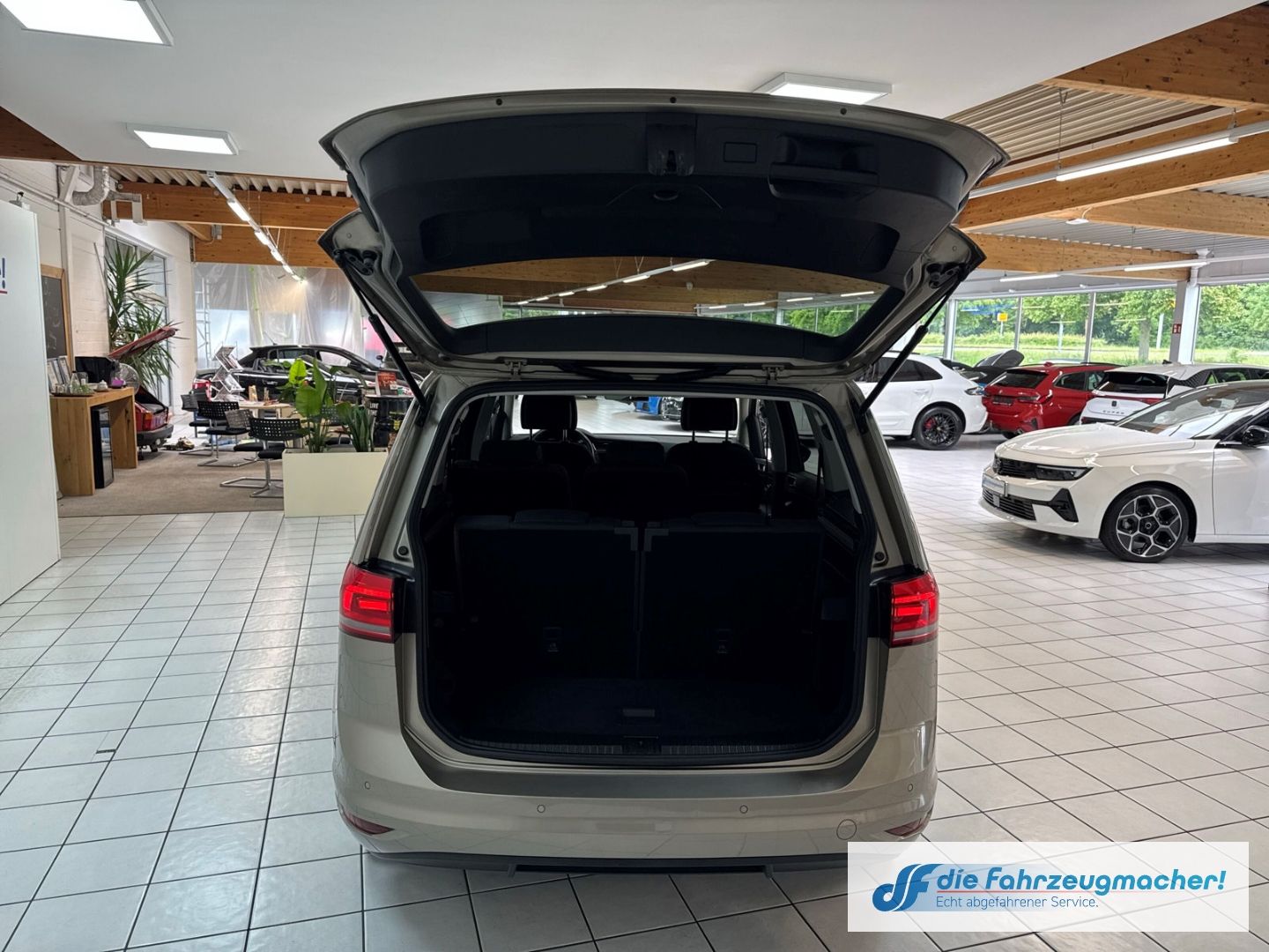 Fahrzeugabbildung Volkswagen Touran Join Start-Stopp StandHZG AHK-klappbar Na