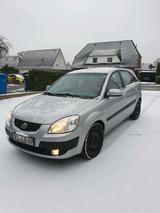 Kia Rio 1.4L  DOHC 16V Benziner - Kia Rio in Bremen