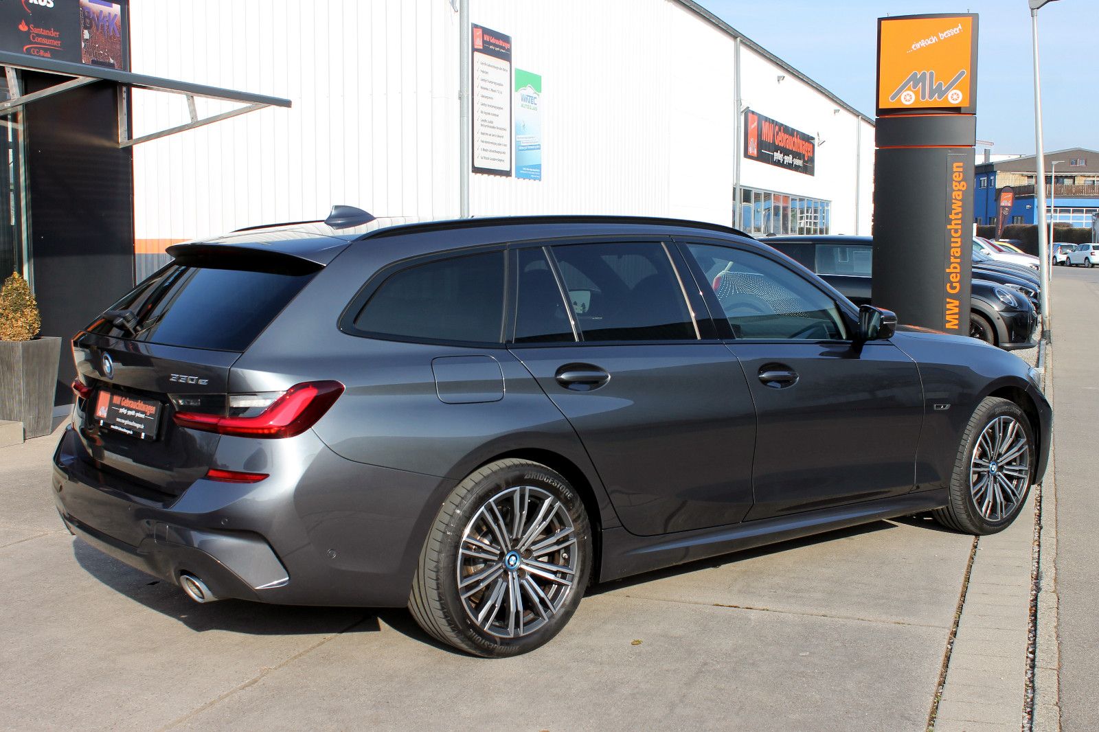 Fahrzeugabbildung BMW 330e Touring M-Sport Steptr Nav ACC LED PDC 360°