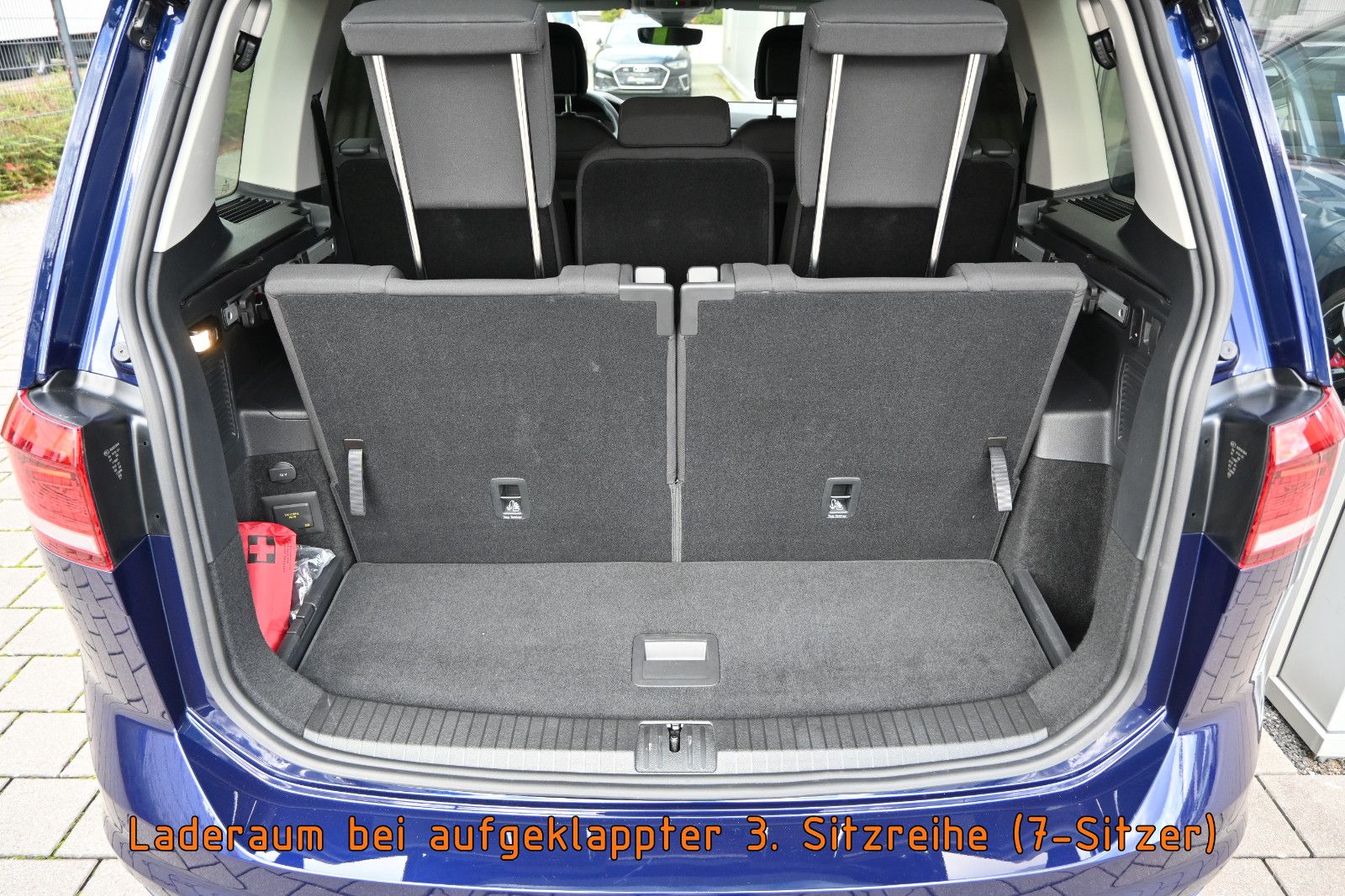 Fahrzeugabbildung Volkswagen Touran 1.5 TSI DSG °ACC°AHK°DYNAUD.°ERGO°STANDHZ