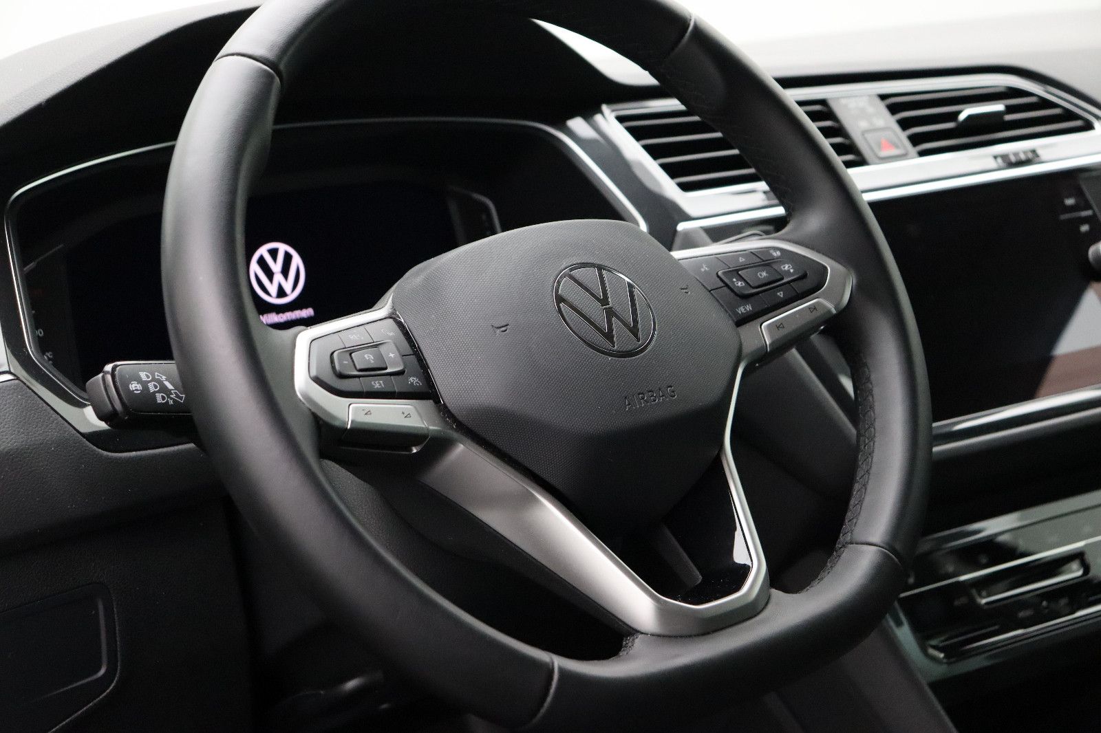 Fahrzeugabbildung Volkswagen Tiguan 2.0 Elegance 4Motion