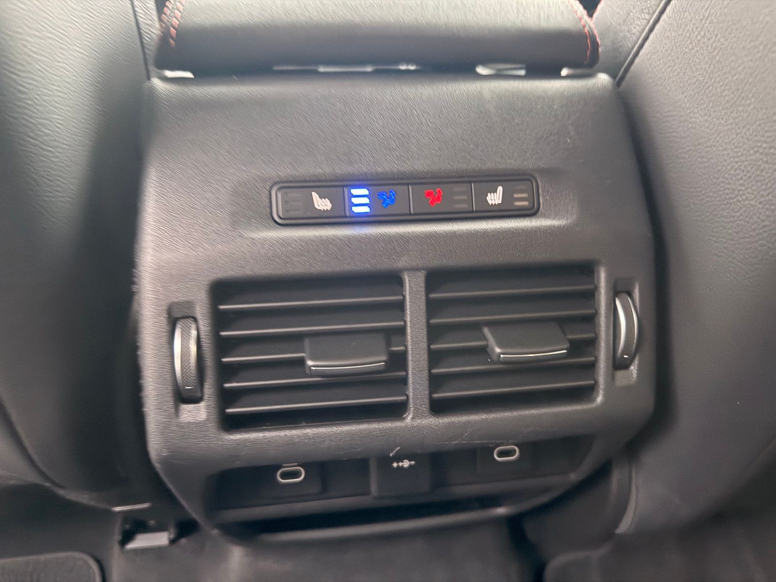 Fahrzeugabbildung Land Rover Discovery Sport R-Dynamic S AWD/LEDER/KAMERA/ACC