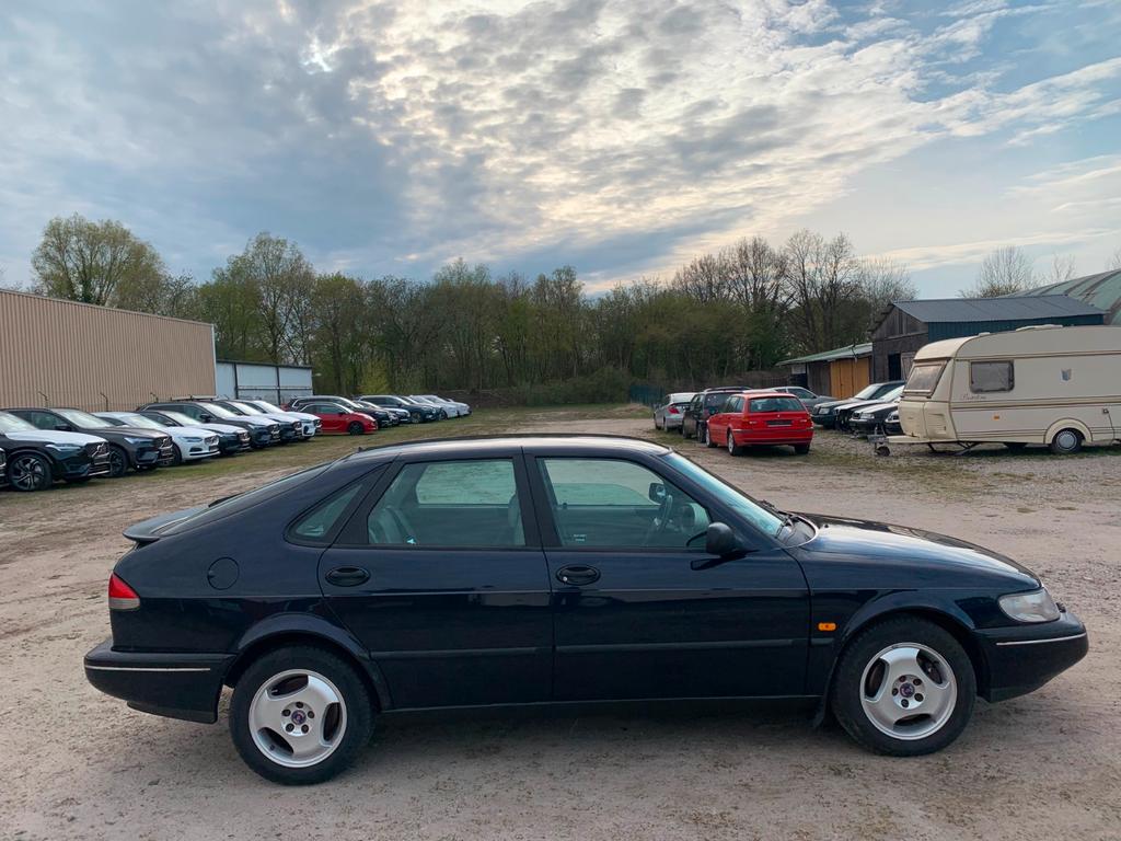 Saab 900