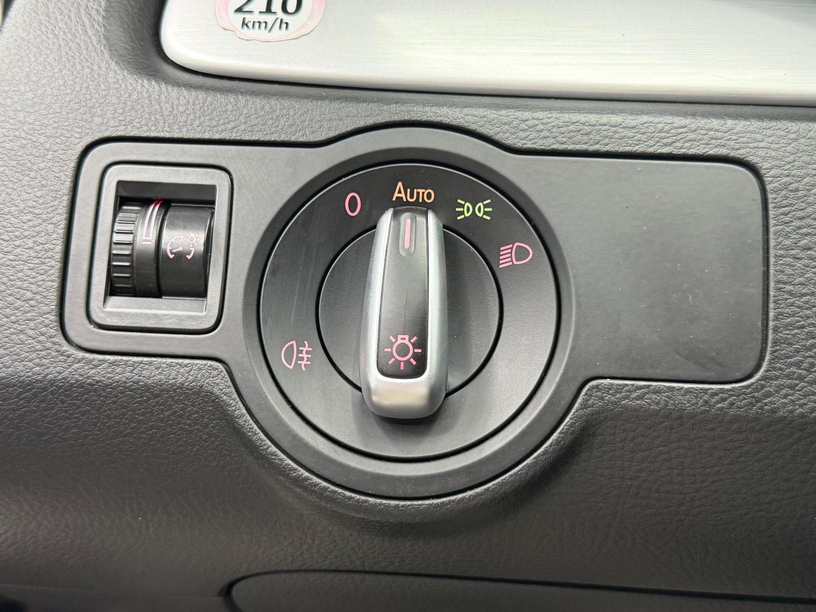 Fahrzeugabbildung Volkswagen CC 2.0 TDI NAVI/SHZG/TÜV 11.27/SCHECKHEFT