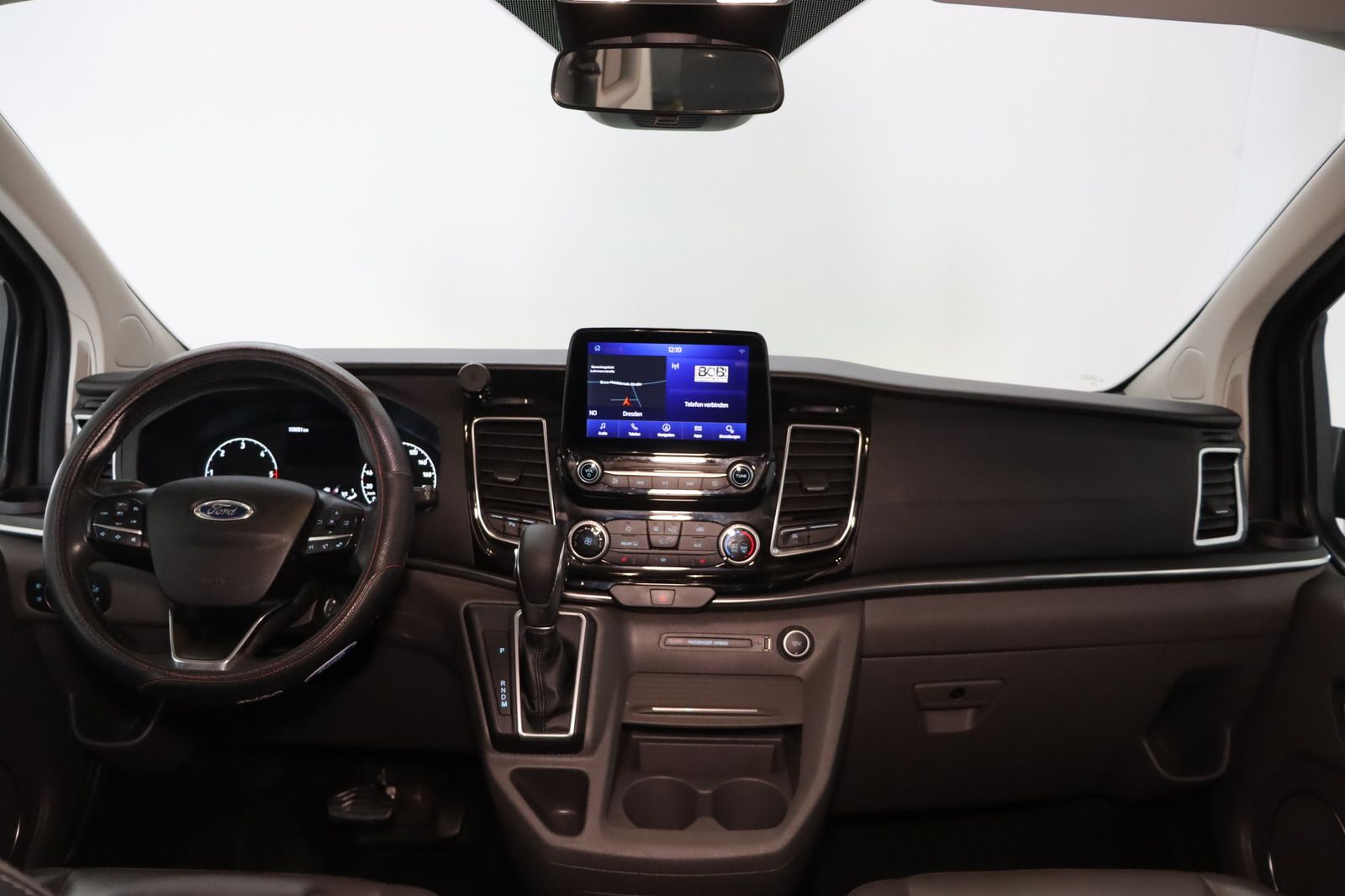Fahrzeugabbildung Ford Tourneo Custom 2.0 L2 Lang Titanium Black Series
