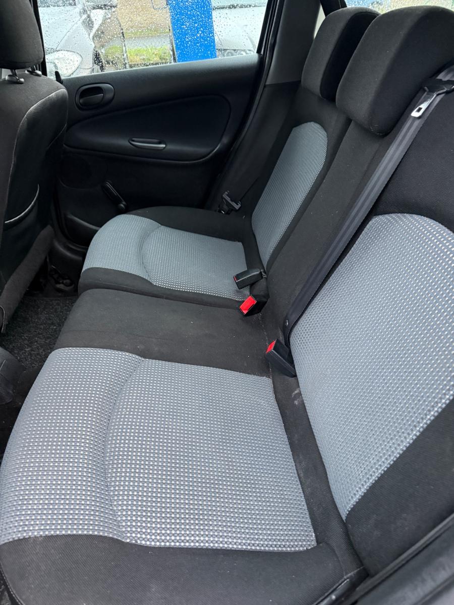 Peugeot  2004 — photo 11