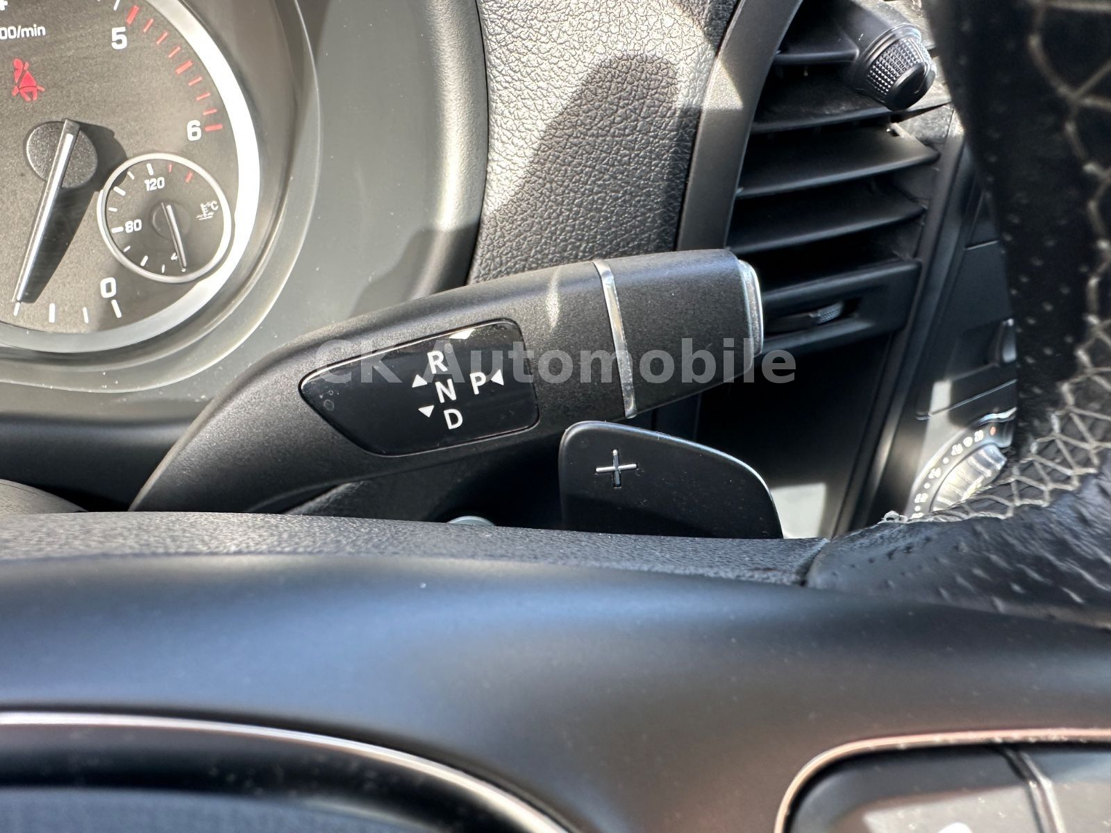 Fahrzeugabbildung Mercedes-Benz Vito Tourer Pro 124 Edition Autom/8Sitze/Kam/AHK