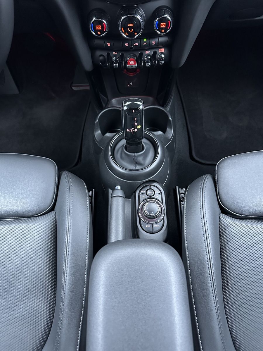 Fahrzeugabbildung MINI Cooper Aut. Classic Trim NAV+LED+PDC+DRASSISTANT