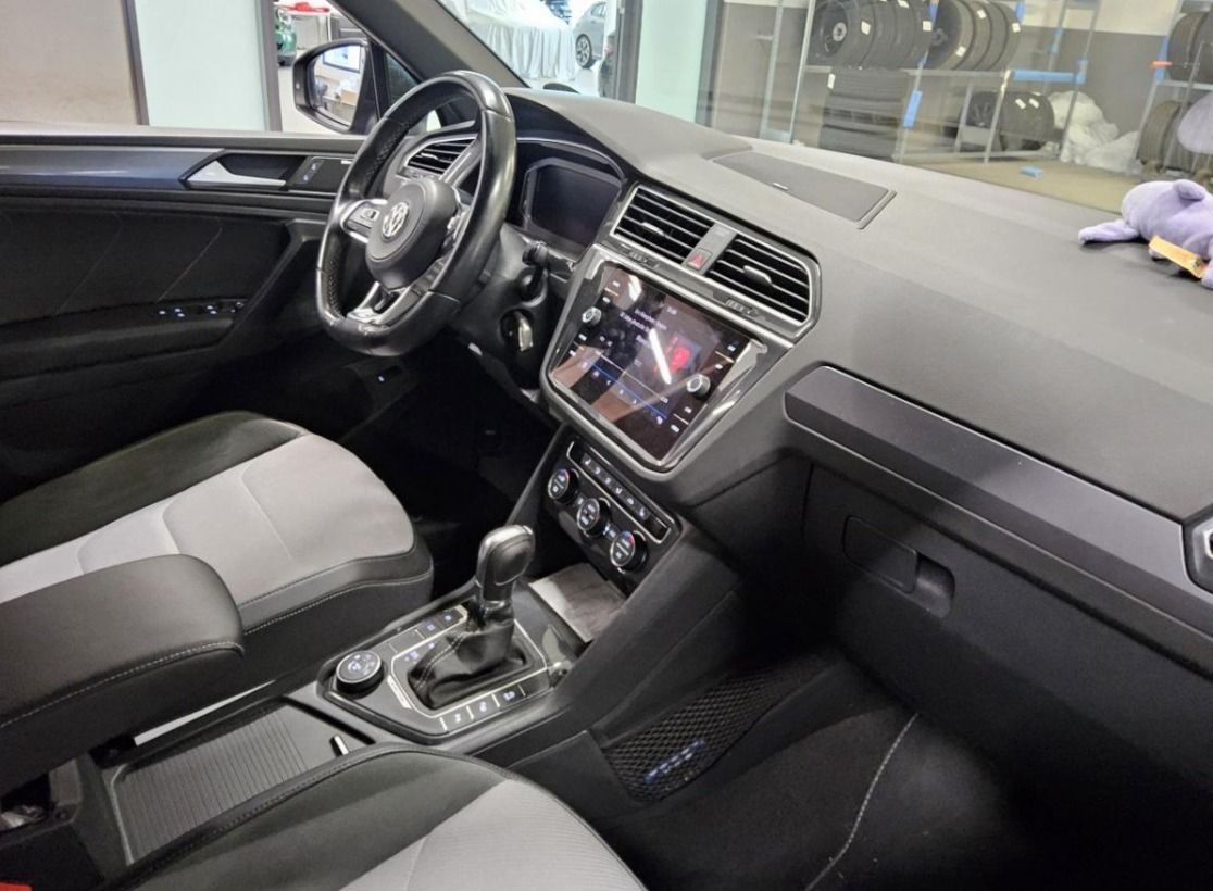 Fahrzeugabbildung Volkswagen Tiguan 20TDI 4Motion R-LINE BLACK STHZG LED ANHZ