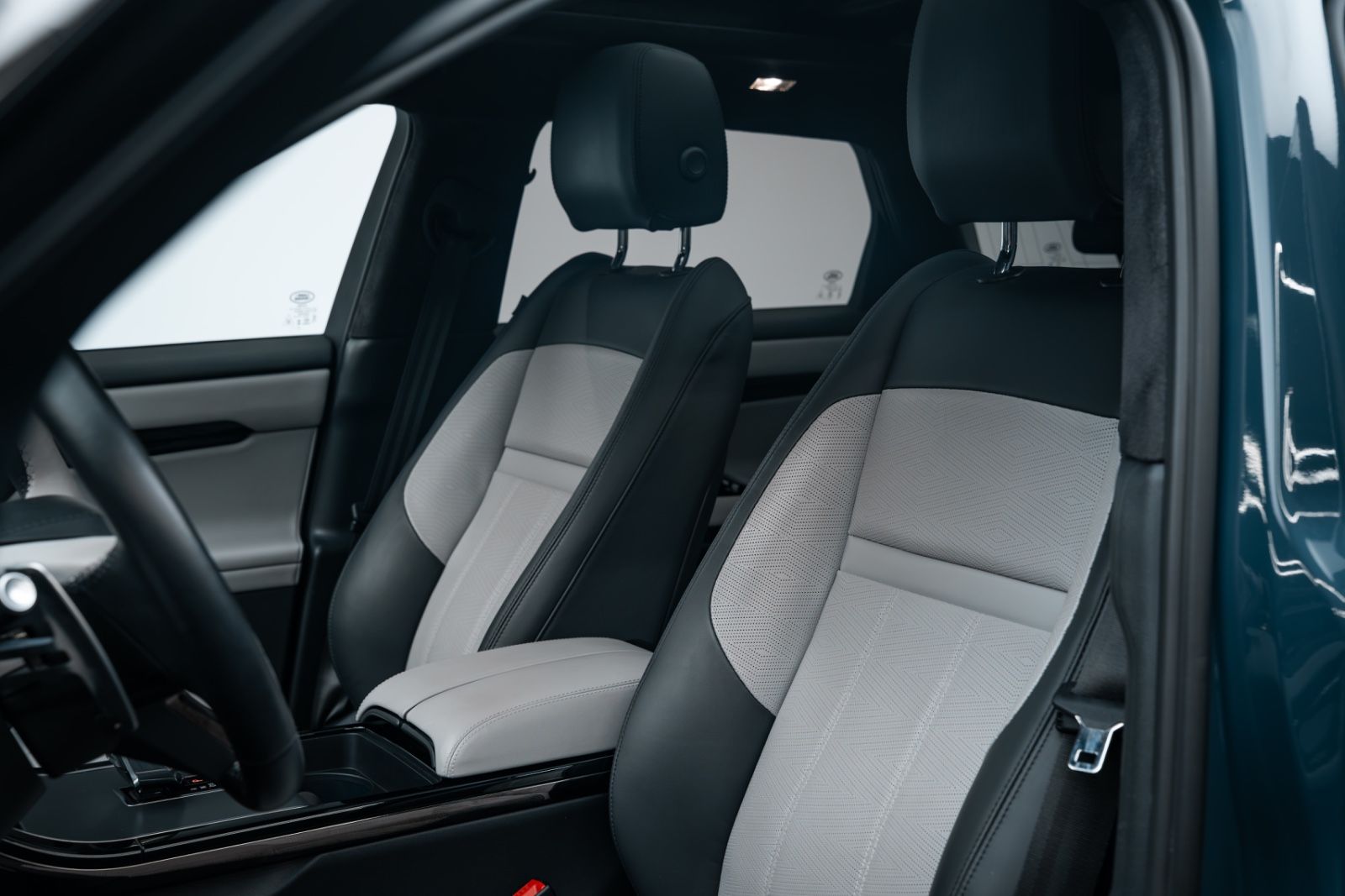 Fahrzeugabbildung Land Rover AUTOBIOGRAPHY/ KOMFORT / WINTER / AHK / MERIDIAN