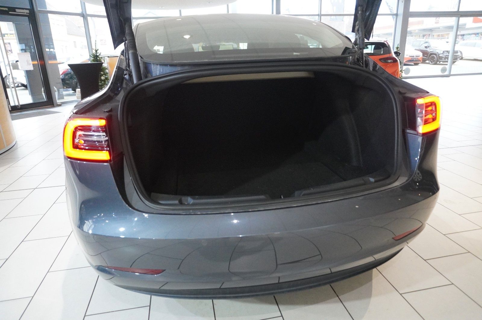 Fahrzeugabbildung Tesla Model 3 LONGRANGE DUAL-MOTOR NAVI/KAMERA/SH/PANO