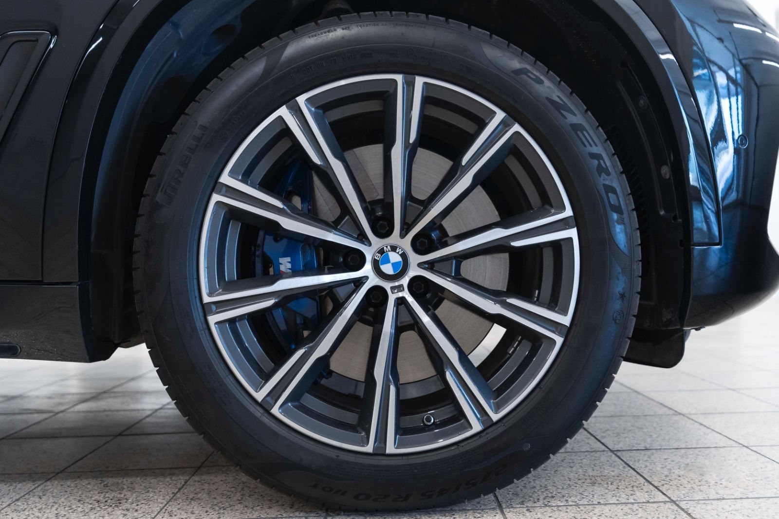 Fahrzeugabbildung BMW X5 xDrive40i M-Sportpaket HUD 360° H&K LED PDC